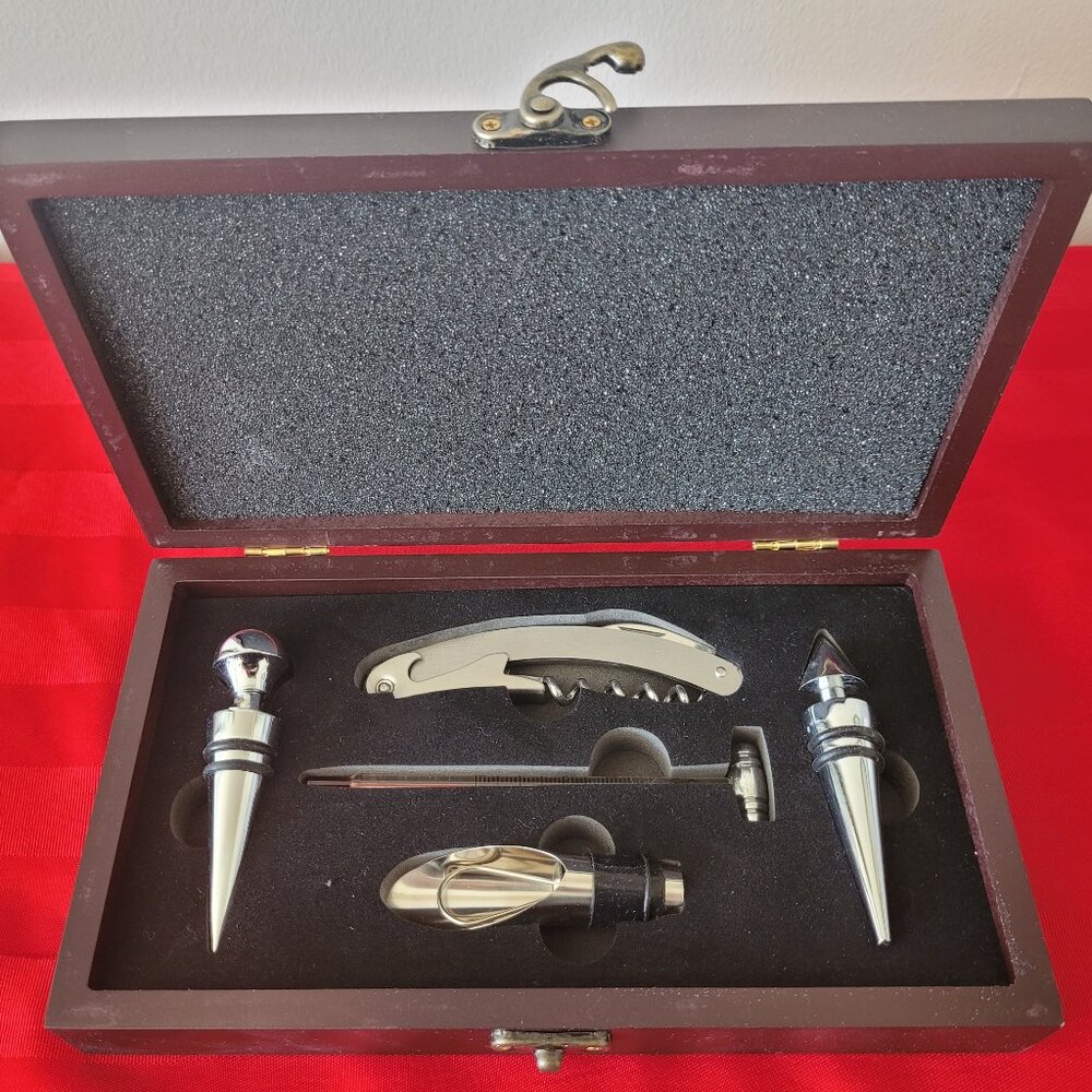 VERY RARE, 2017 WINE BOTTLE OPENING KIT FROM THE T.V. SHOW, REIGN!!!